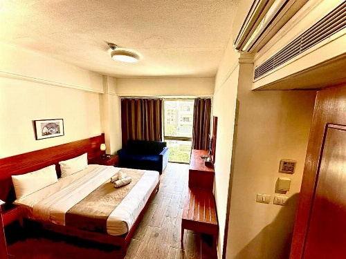 Ceasars Park Hotel image 9