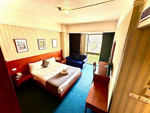 Ceasars Park Hotel image 2